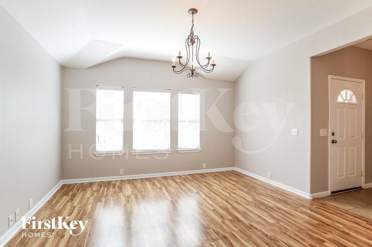 4750 Markham Woods Ct - Photo 3 of 15