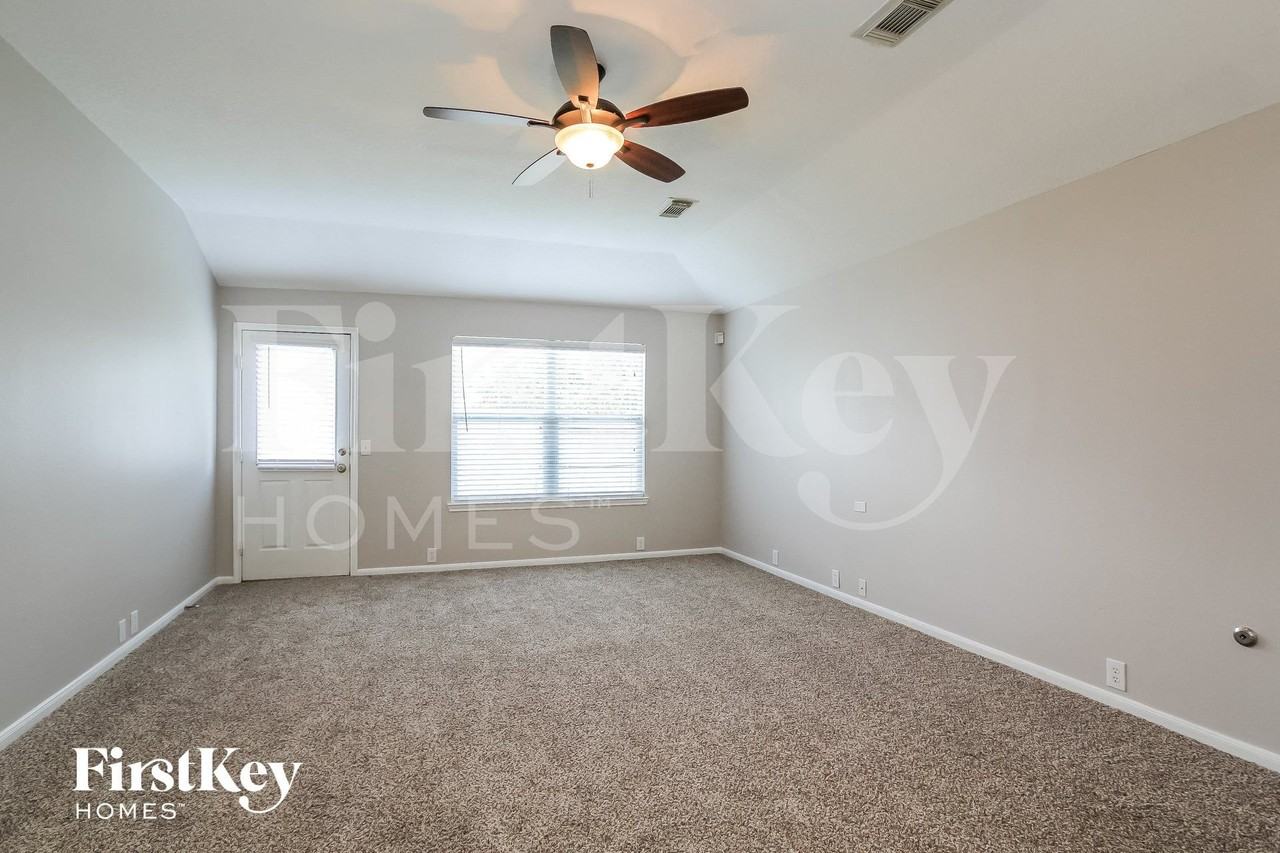 4750 Markham Woods Ct - Photo 4 of 15