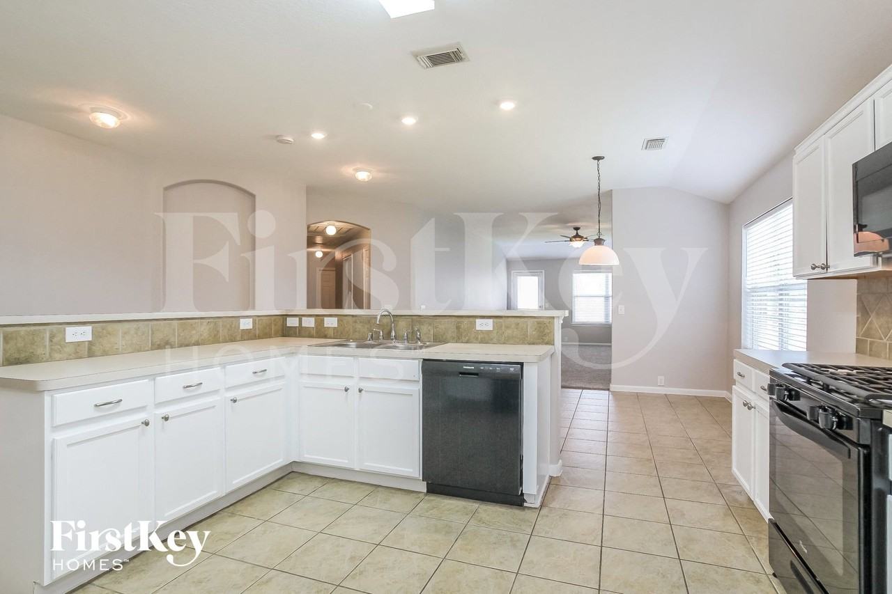 4750 Markham Woods Ct - Photo 6 of 15