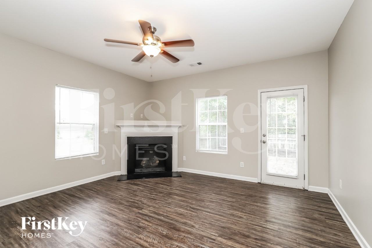 4630 Lauren Woods Ct - Photo 4 of 19