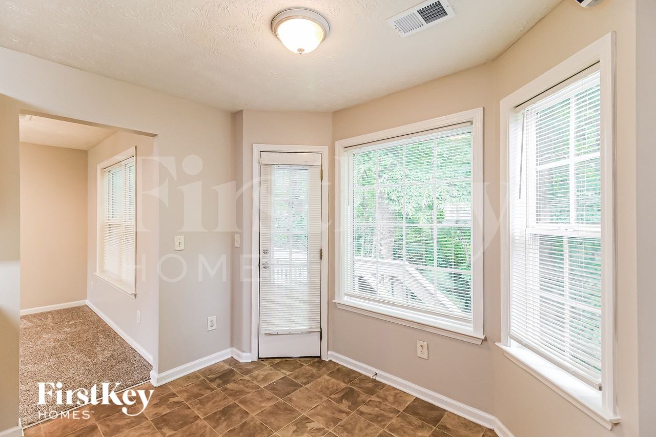 8012 Mustang Ln - Photo 5 of 19