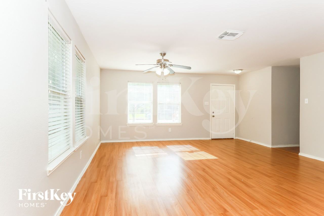 7919 Raven Creek Ln - Photo 5 of 19