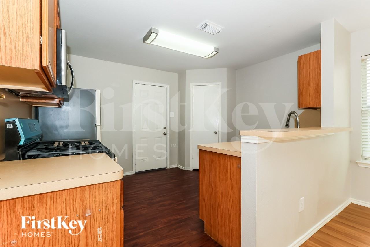 7919 Raven Creek Ln - Photo 7 of 19