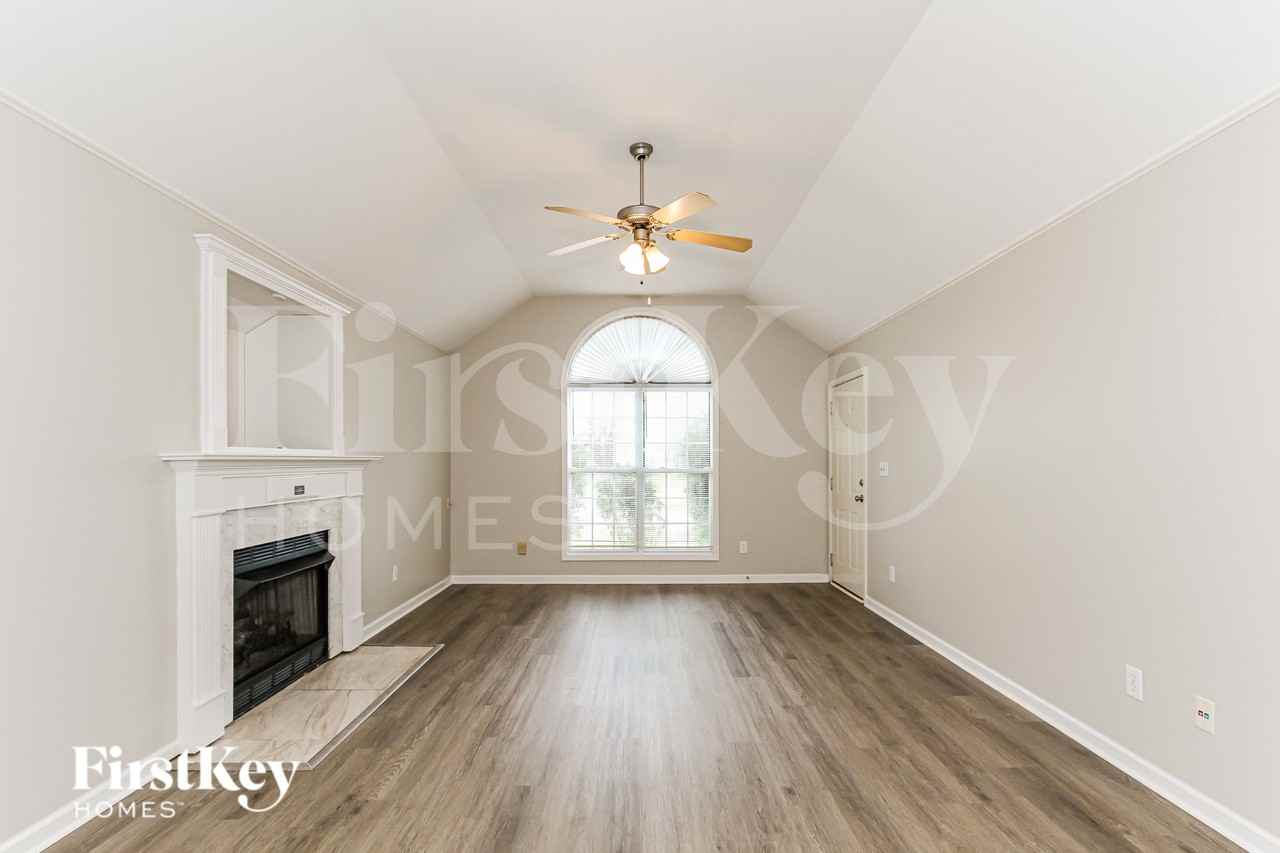 2018 Village Ln - Photo 2 of 19