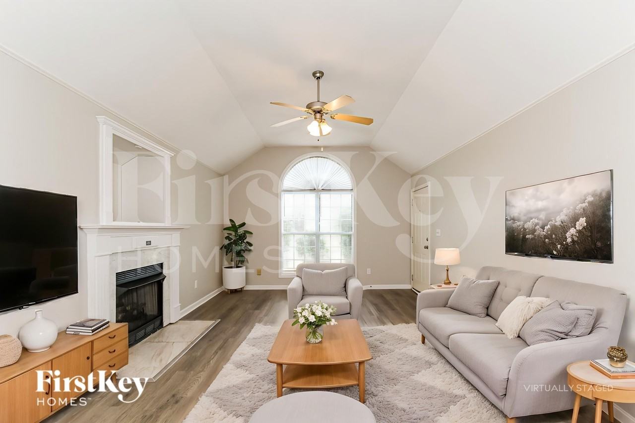 2018 Village Ln - Photo 3 of 19