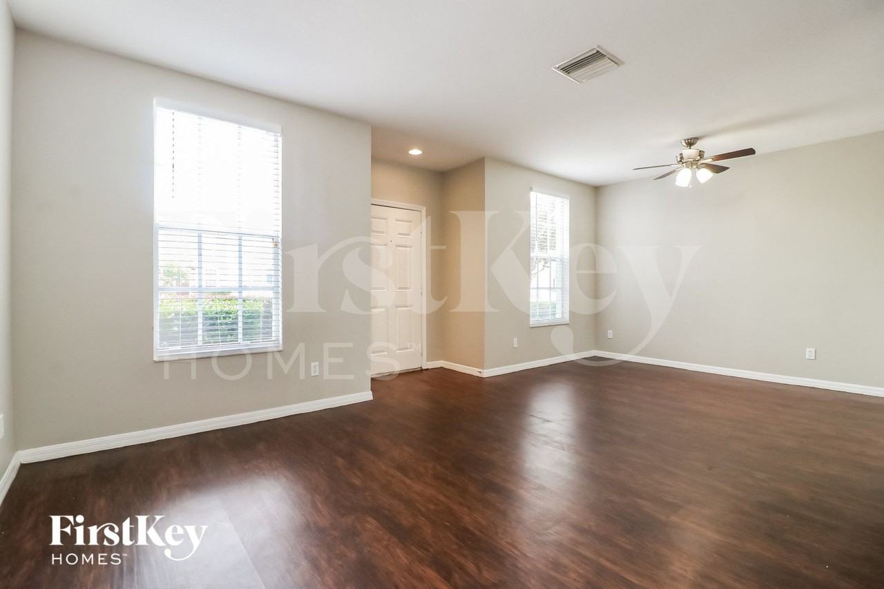 1251 Charlesworth Dr - Photo 3 of 15