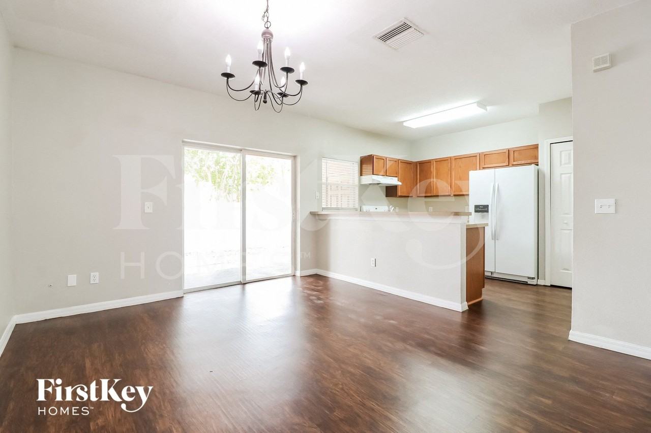 1251 Charlesworth Dr - Photo 4 of 15