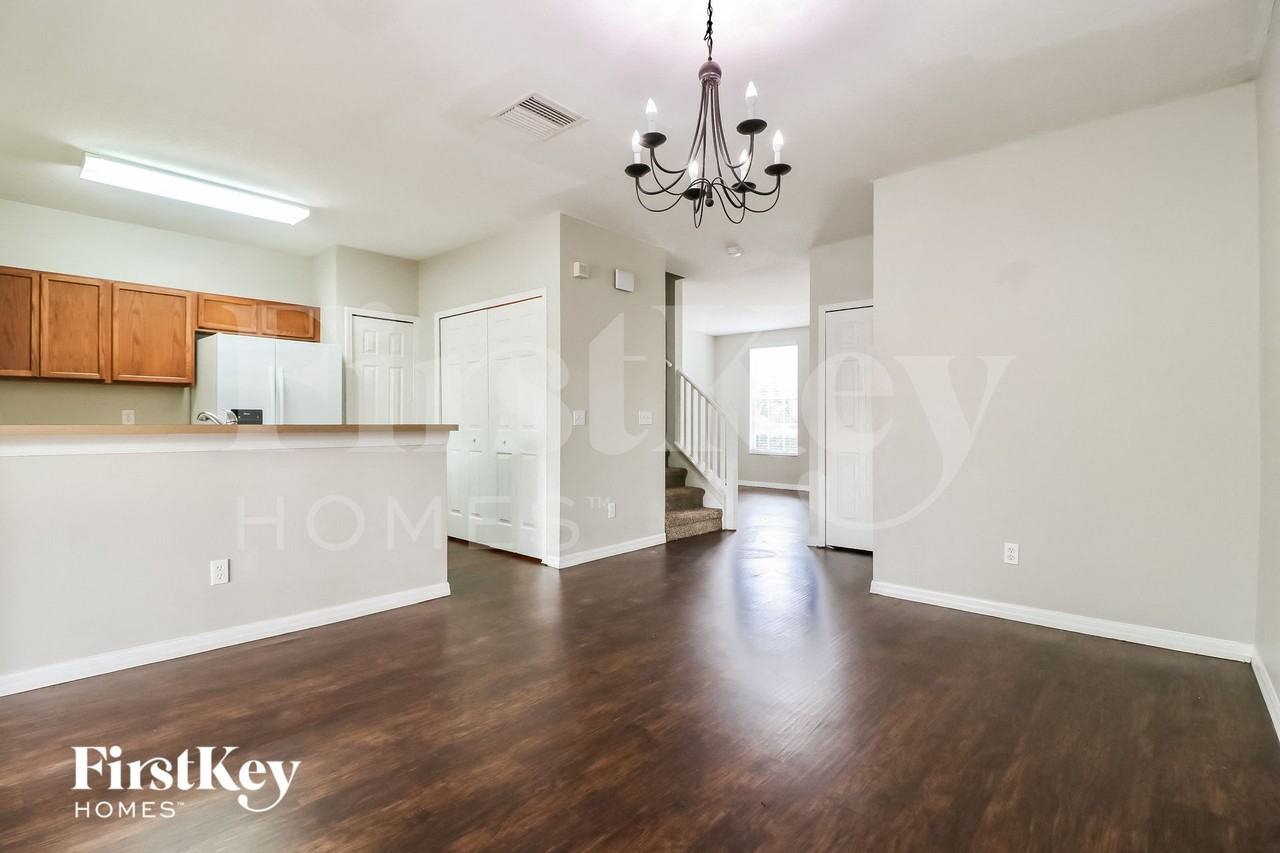 1251 Charlesworth Dr - Photo 5 of 15