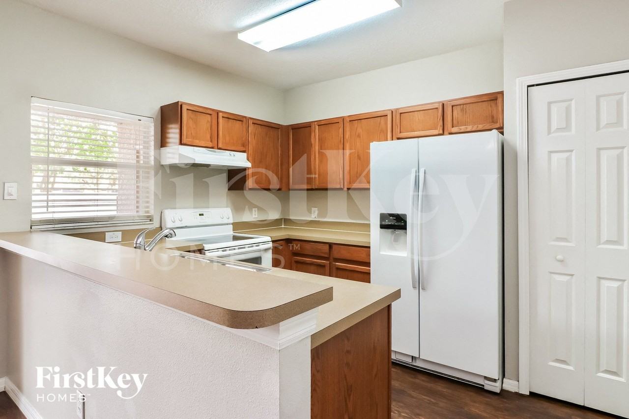 1251 Charlesworth Dr - Photo 6 of 15