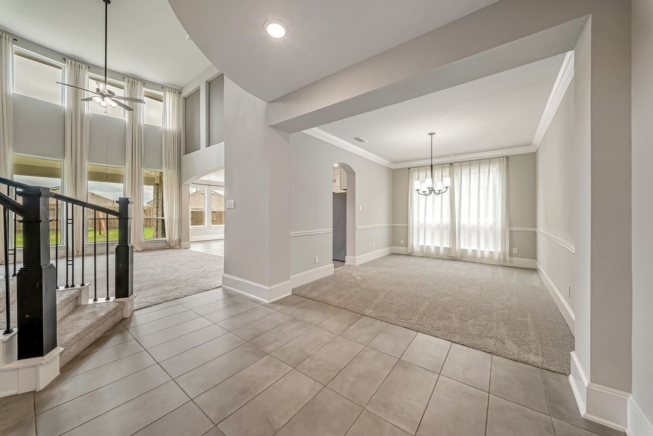 23703 Crossworth Dr - Photo 4 of 24