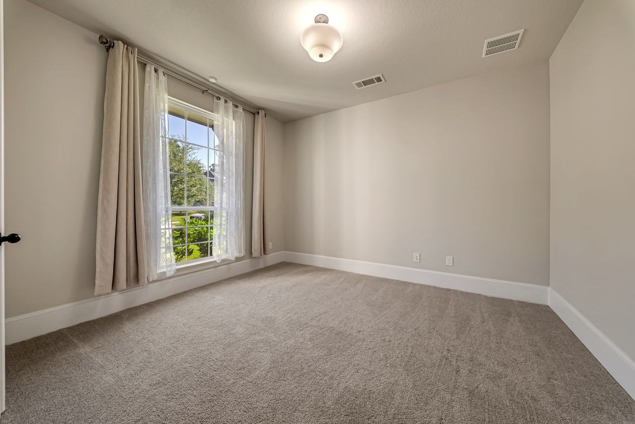 23703 Crossworth Dr - Photo 5 of 24