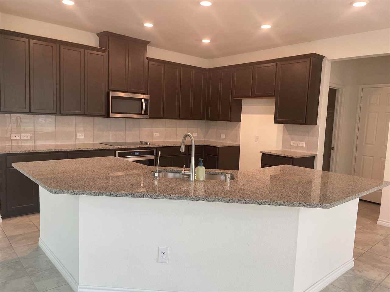 8921 Bison Creek Dr - Photo 4 of 27