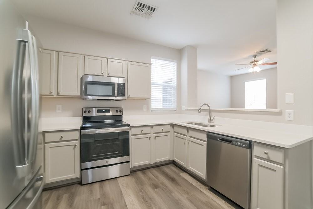 5157 W Warner St - Photo 6 of 17