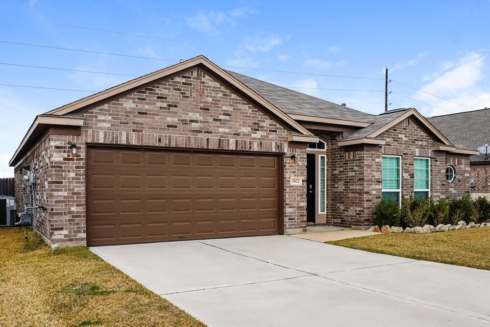 1902 Walnut Green Cir - Photo 3 of 16