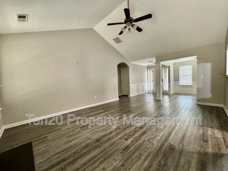 400 Gwynnes Way - Photo 3 of 29