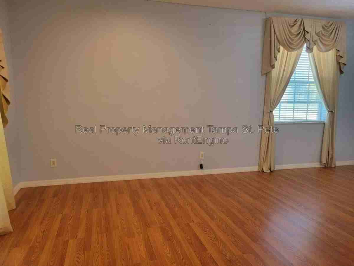30541 Norseman Pl - Photo 3 of 10