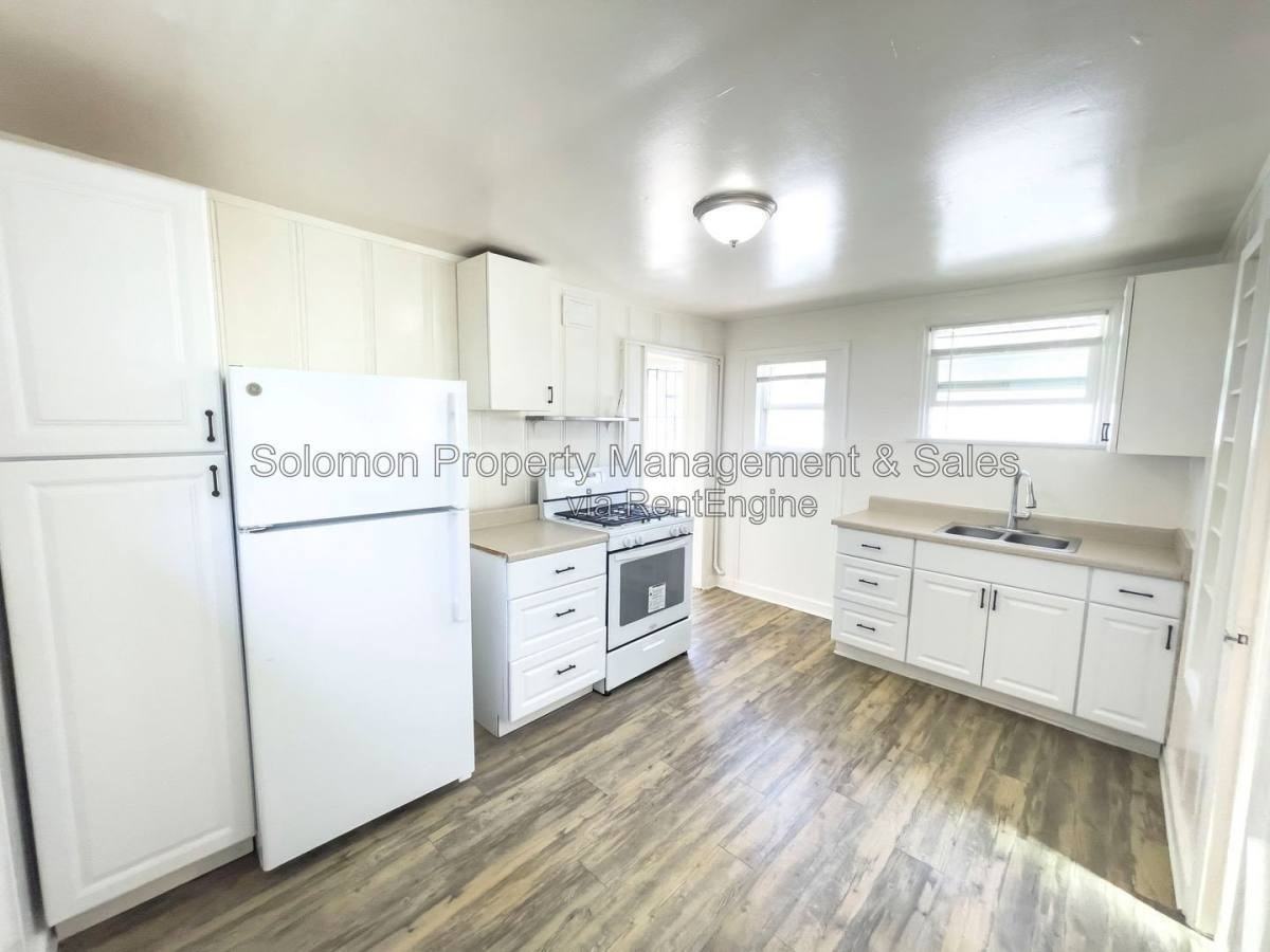 143 1 2 S Myers St - Photo 5 of 9