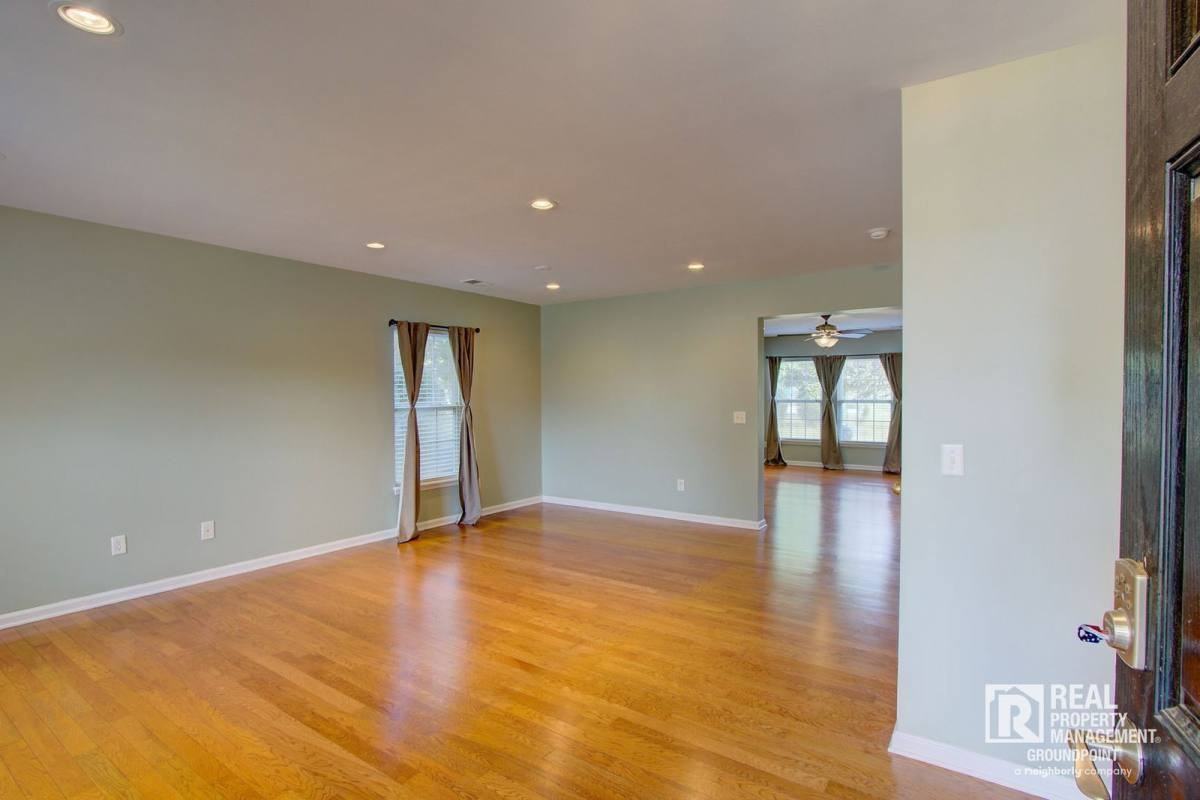 130 Decatur Dr - Photo 2 of 10