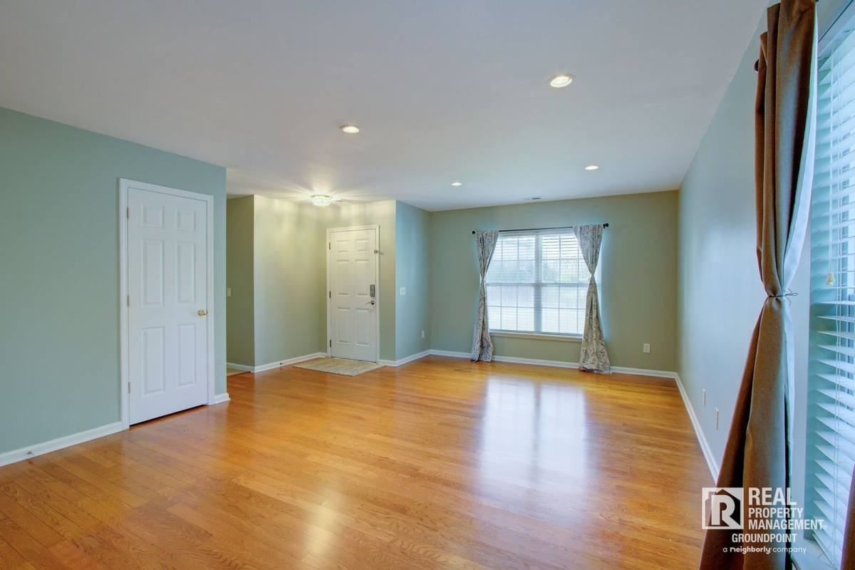 130 Decatur Dr - Photo 3 of 10