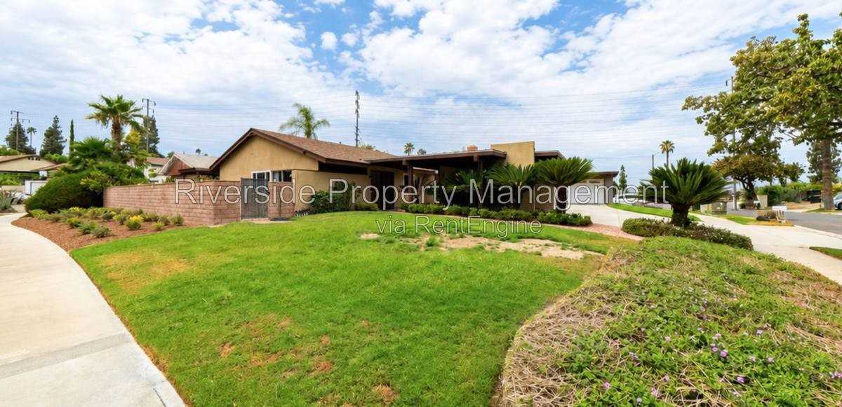 5025 Pearblossom Dr - Photo 2 of 10