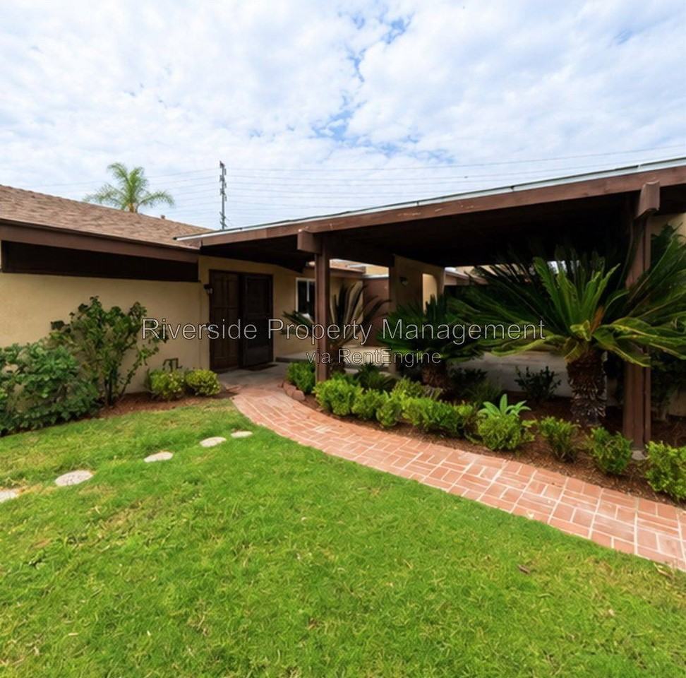 5025 Pearblossom Dr - Photo 3 of 10