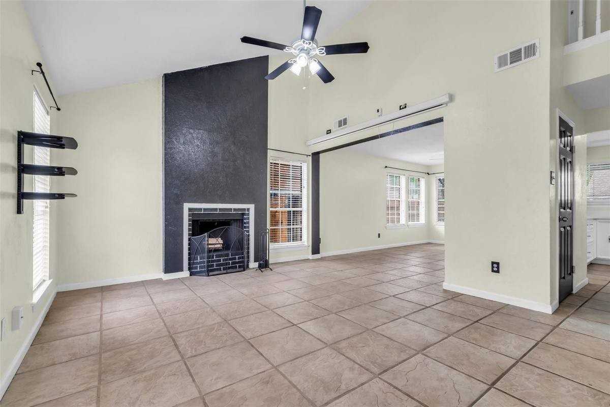 15830 Pipers View Dr - Photo 3 of 10
