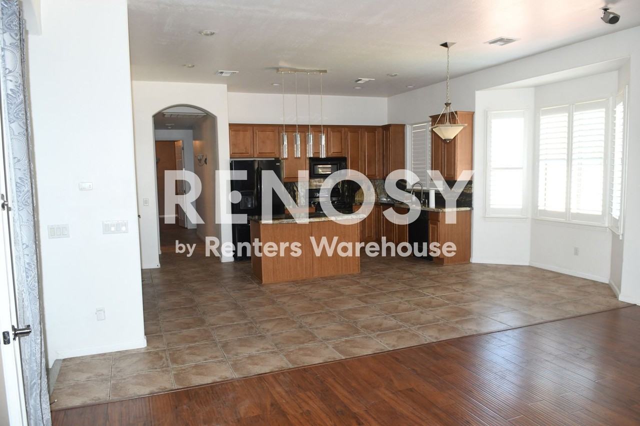 6027 N 133rd Dr - Photo 3 of 35