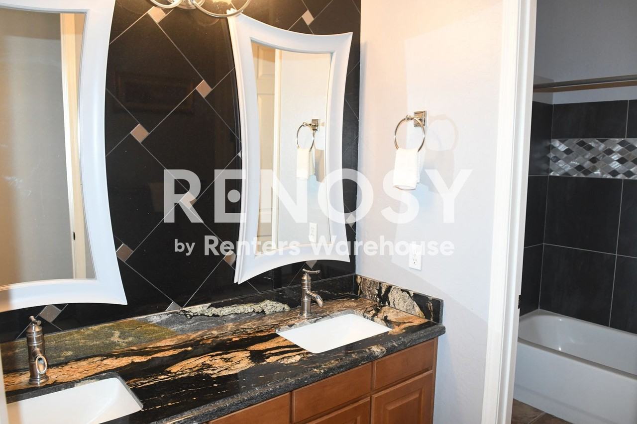 6027 N 133rd Dr - Photo 4 of 35