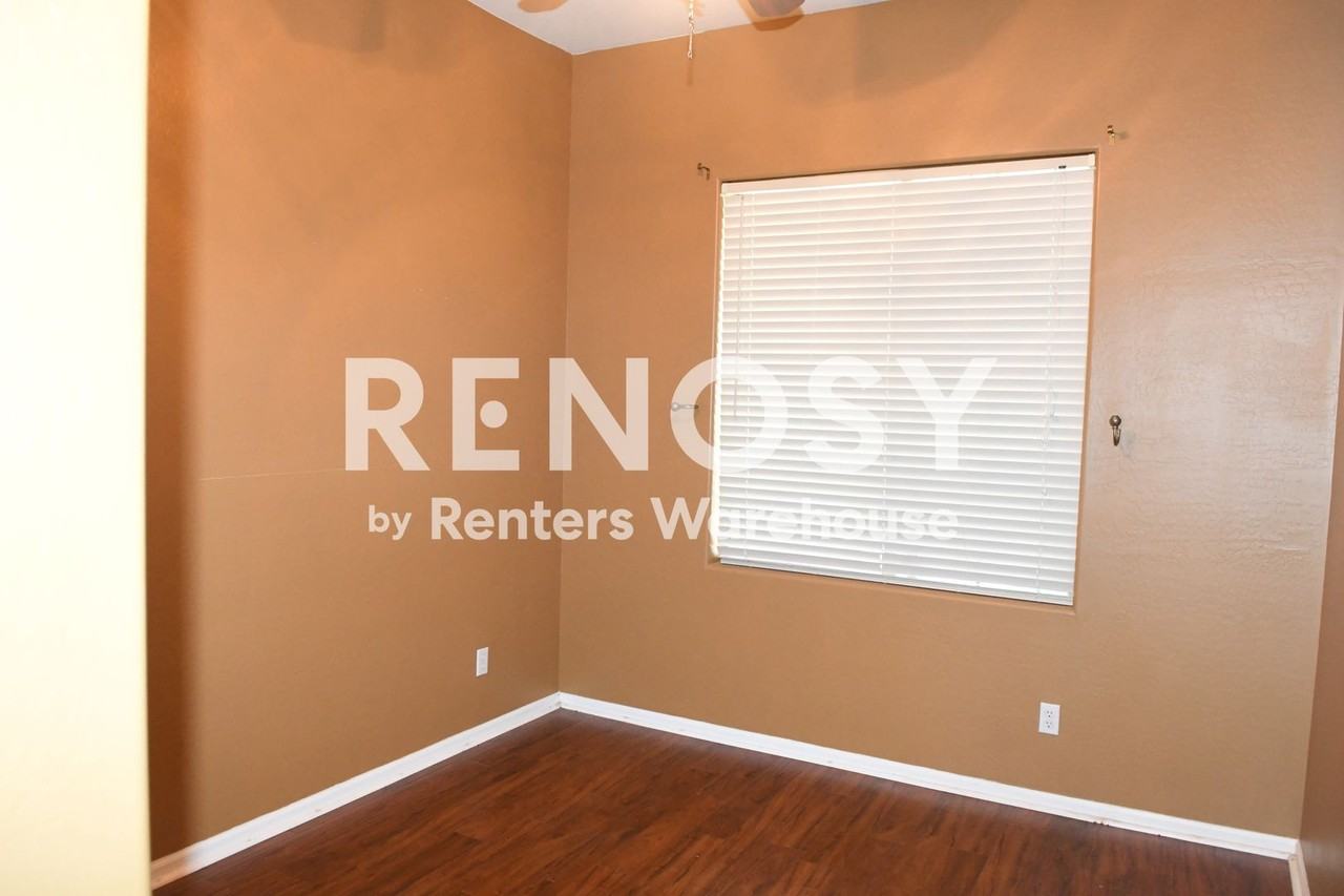 6027 N 133rd Dr - Photo 5 of 35