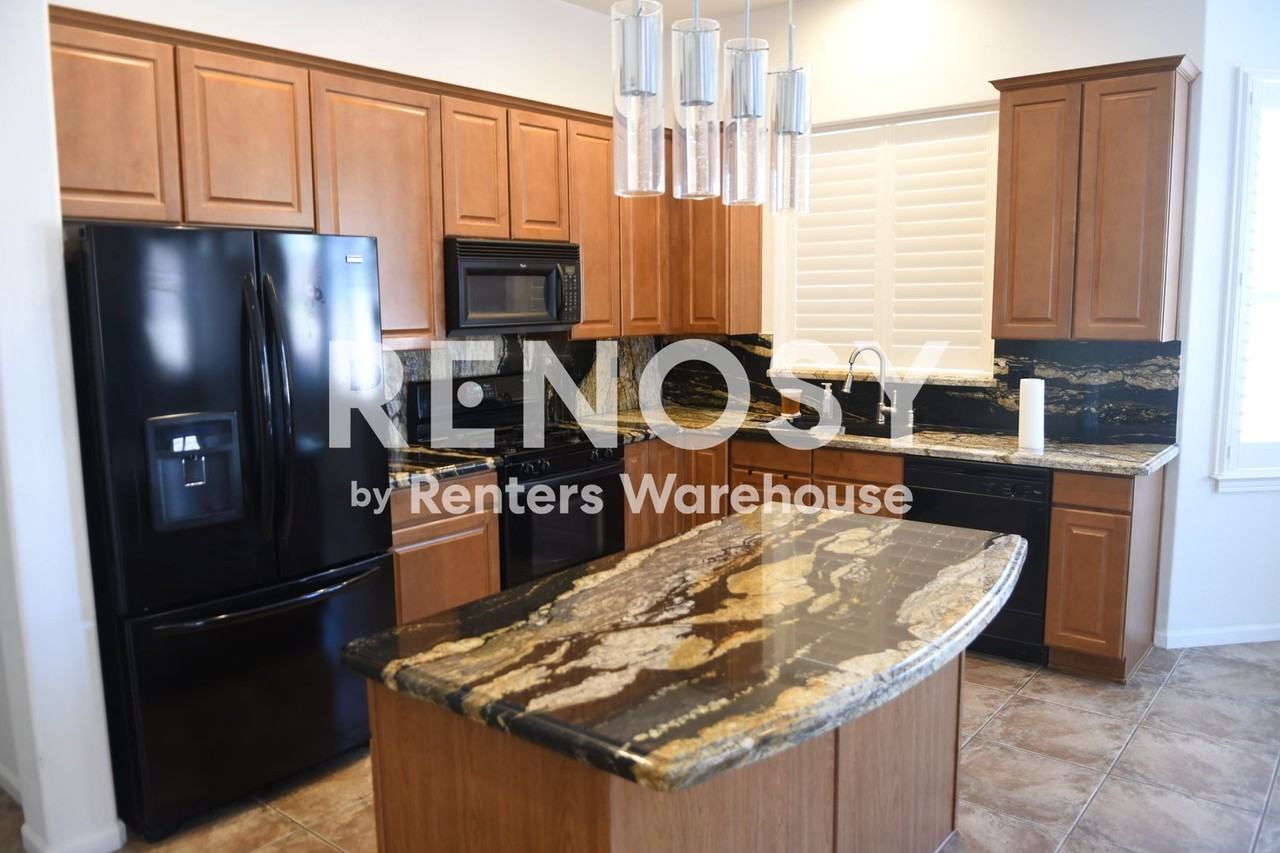 6027 N 133rd Dr - Photo 6 of 35
