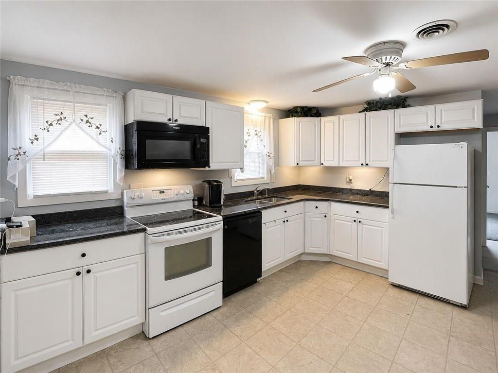 16 Sandra Dr - Photo 2 of 9