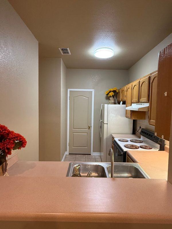 1401 E Gustavus St ##16 - Photo 3 of 17