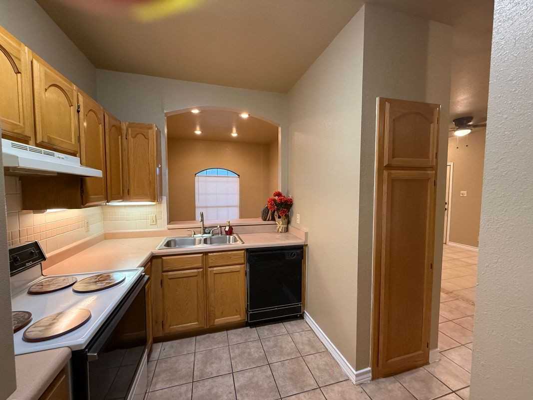 1401 E Gustavus St ##16 - Photo 5 of 17
