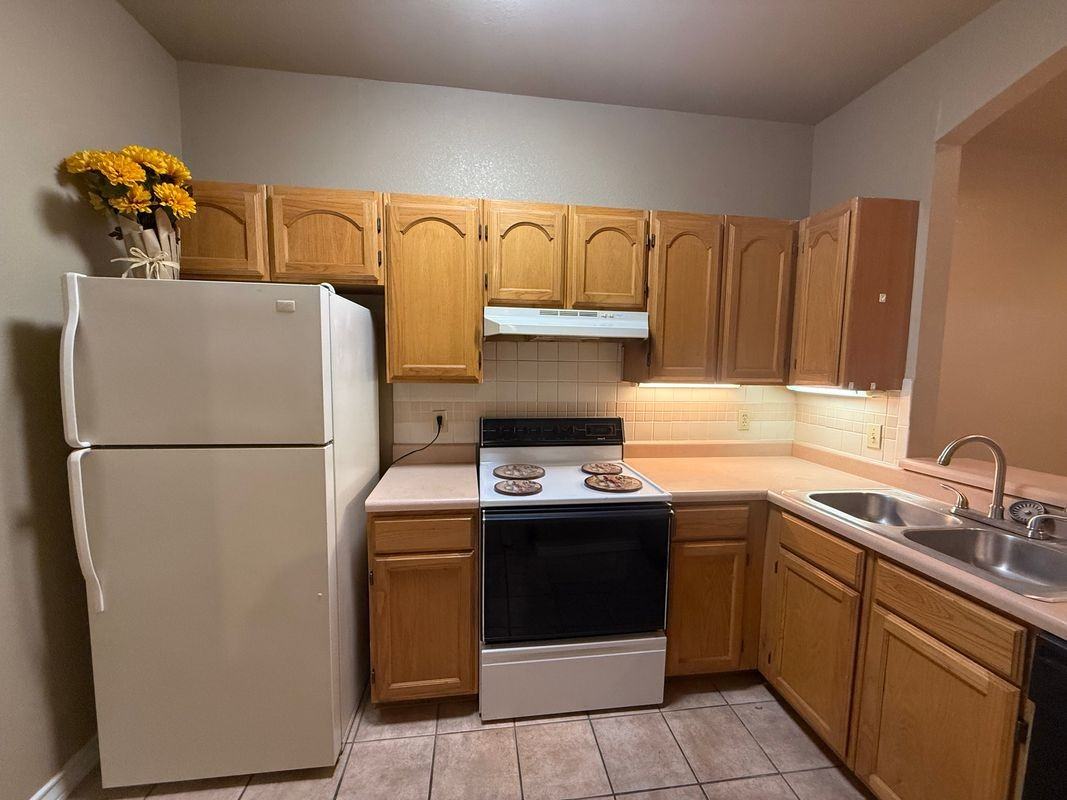 1401 E Gustavus St ##16 - Photo 7 of 17