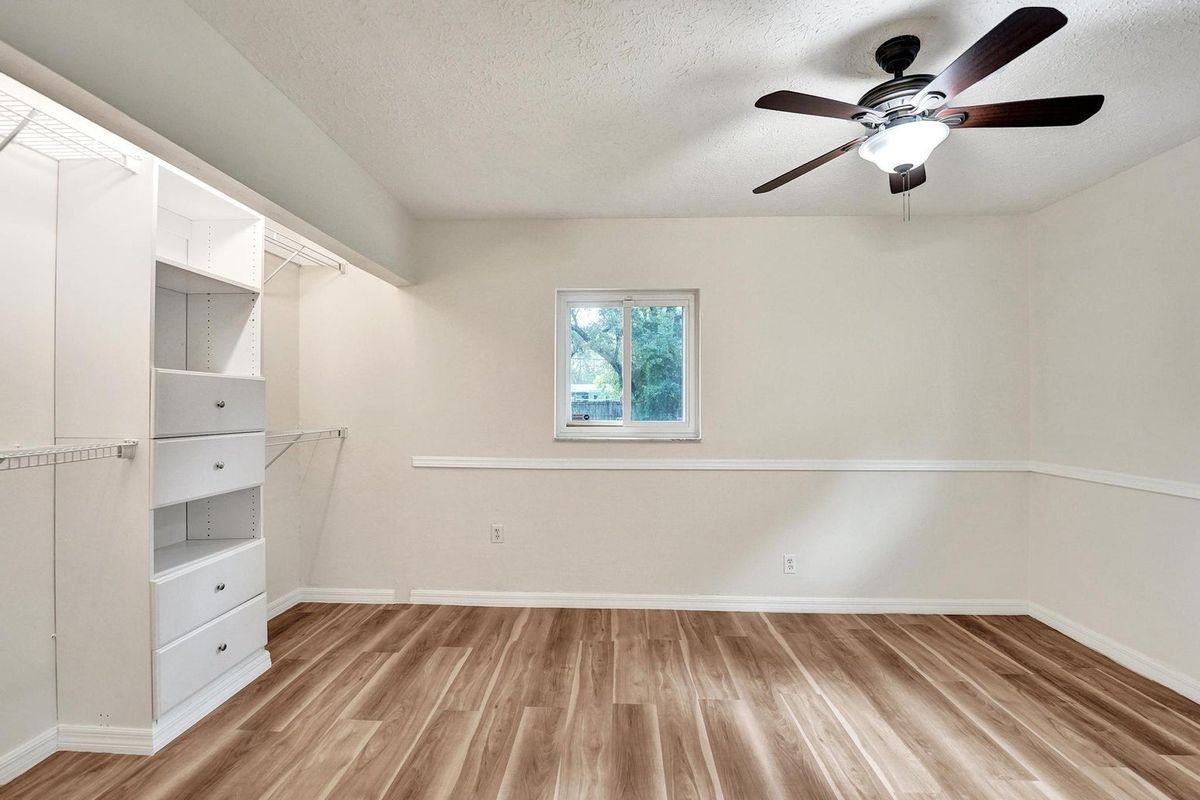 300 Sw 19th Ave - Photo 6 of 12