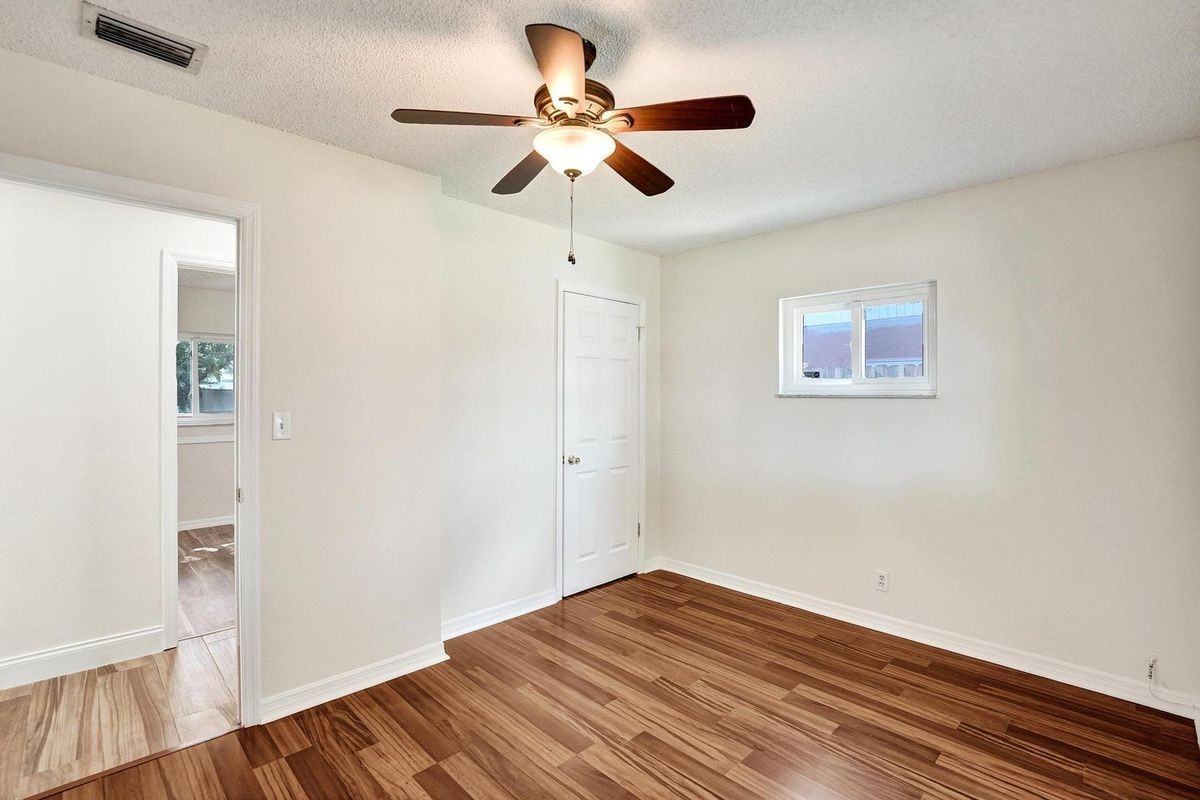 300 Sw 19th Ave - Photo 7 of 12