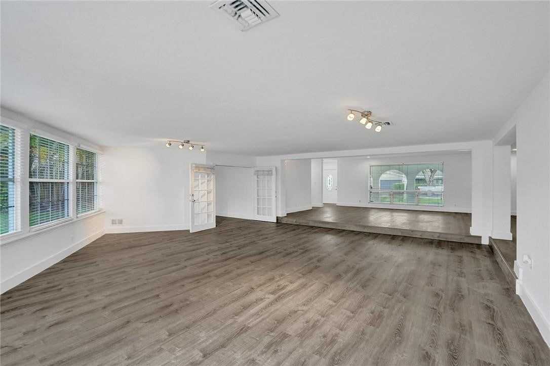 5981 Ne 22nd Way - Photo 4 of 15