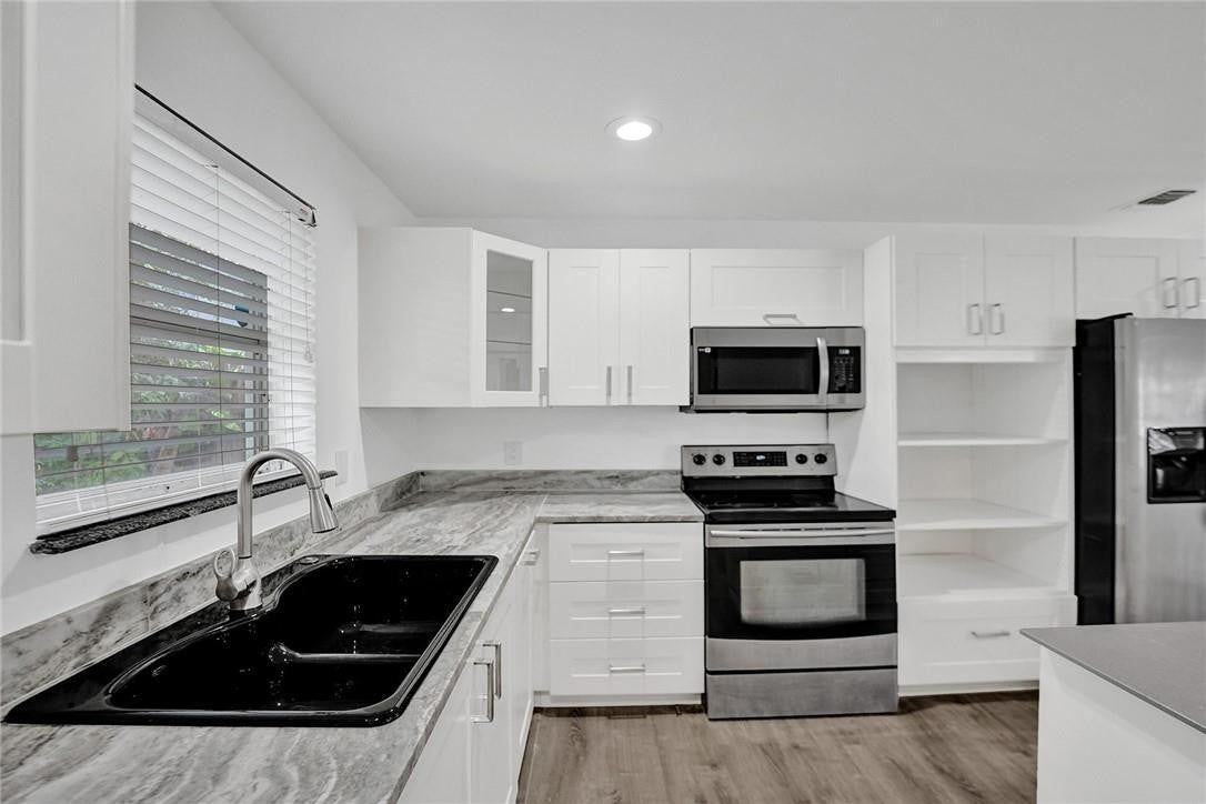 5981 Ne 22nd Way - Photo 5 of 15