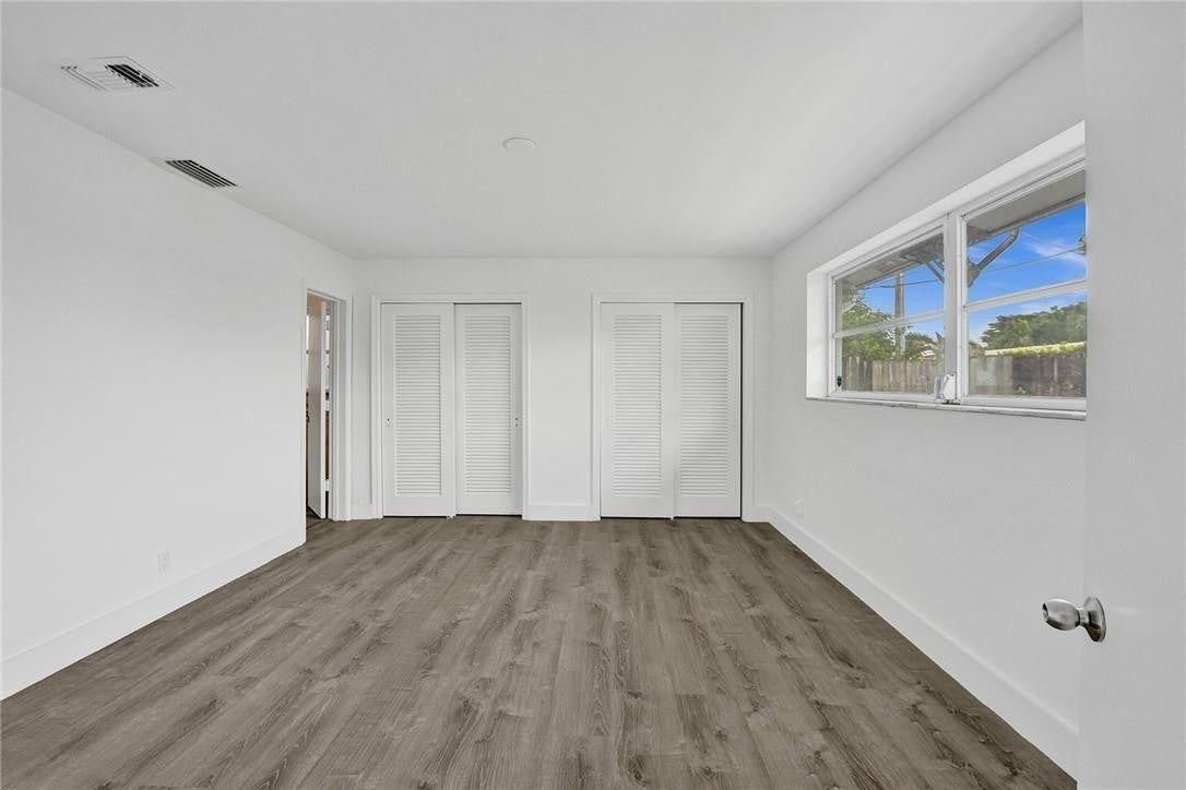5981 Ne 22nd Way - Photo 6 of 15