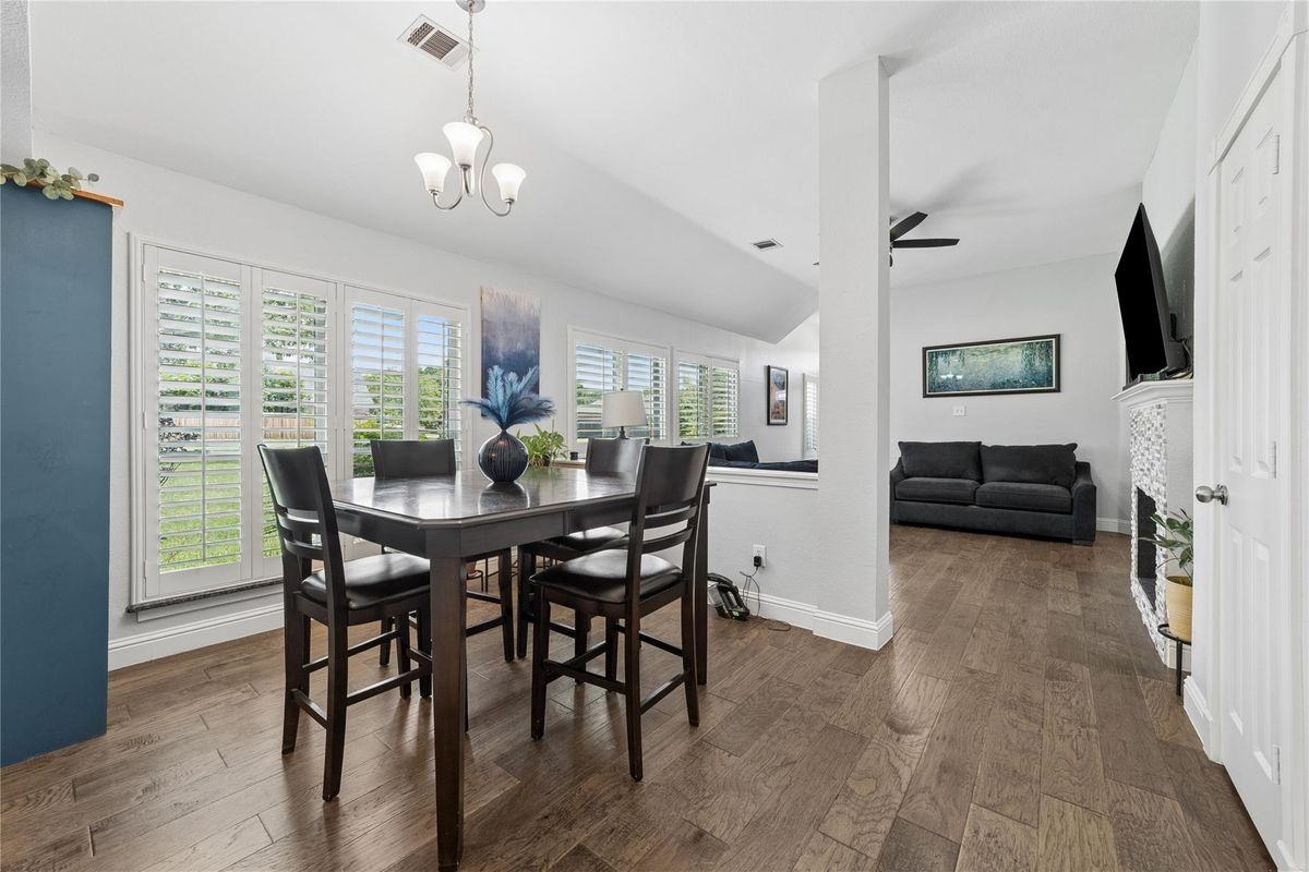 1701 Prescott Dr - Photo 2 of 24