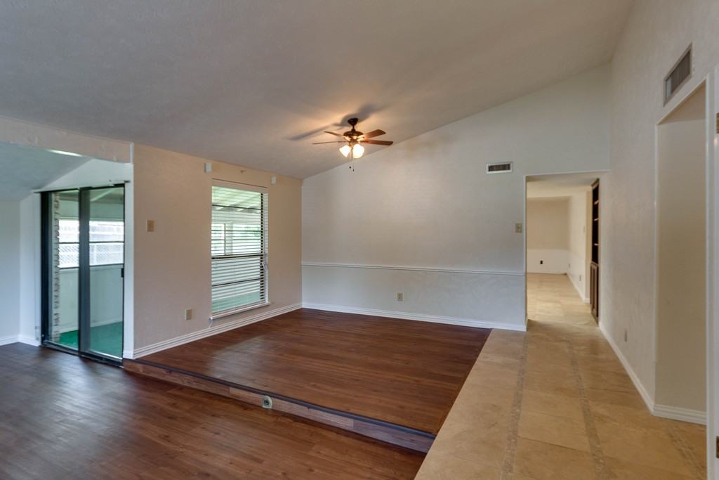 804 Forest Glen Dr - Photo 3 of 25