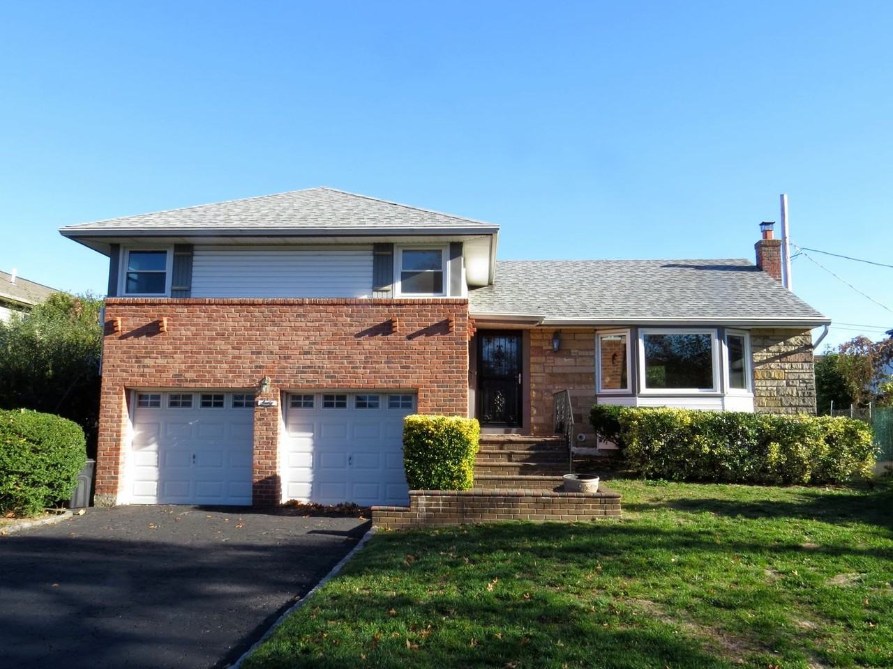 60 Waterbury Ln