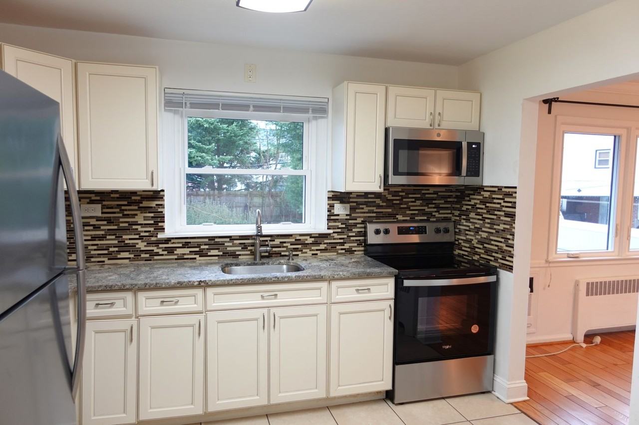 60 Waterbury Ln - Photo 4 of 16