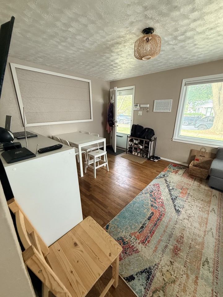 348 S Brook Ave - Photo 5 of 14