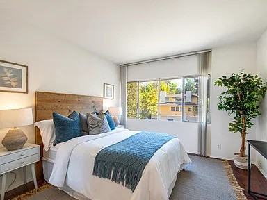 969 Hilgard Ave - Photo 5 of 6