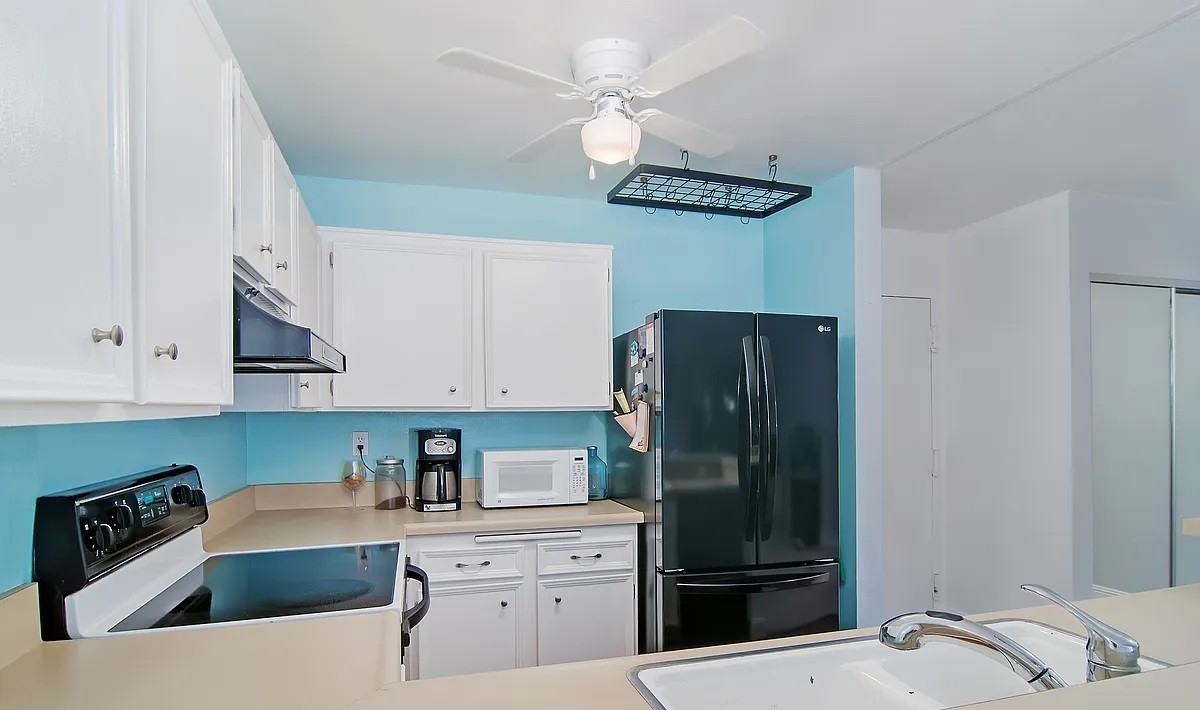 2400 5th Ave - Photo 4 of 7