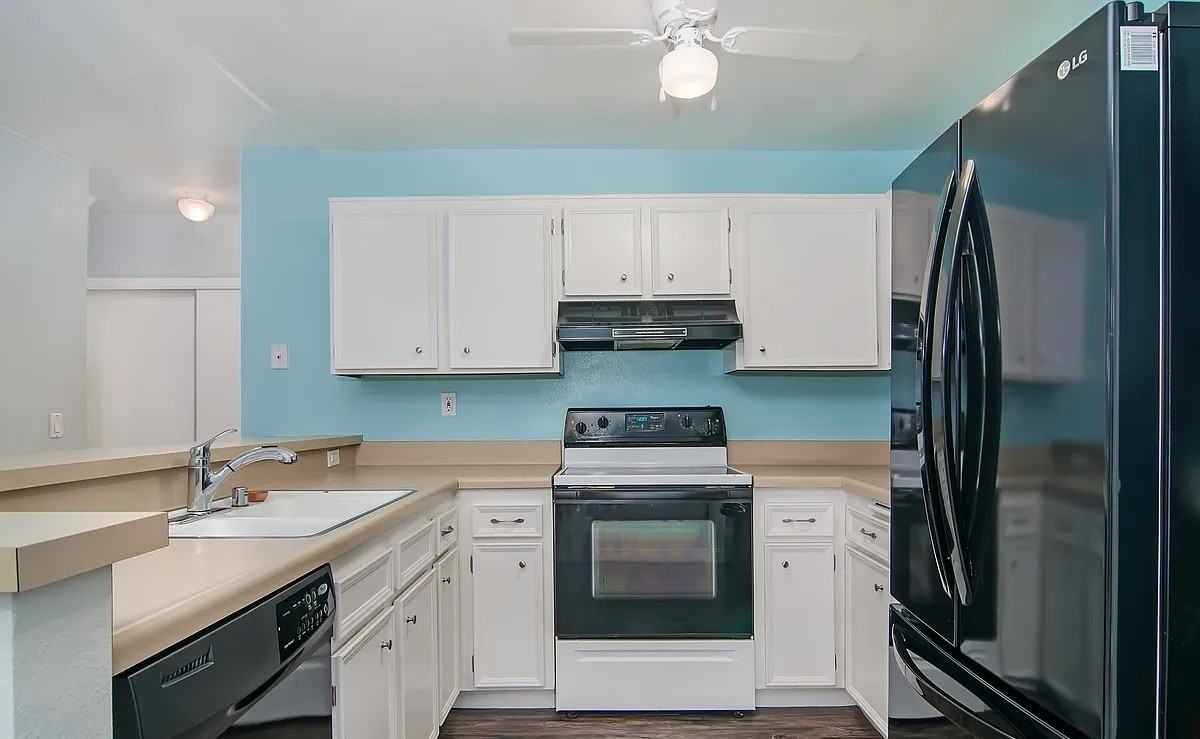 2400 5th Ave - Photo 5 of 7