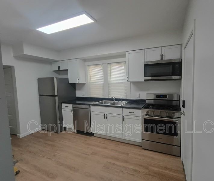 1120 N Chestnut St #1 - Photo 3 of 15