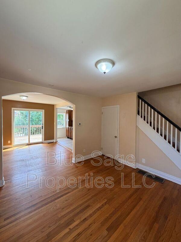 601 Littlecroft Rd - Photo 3 of 26