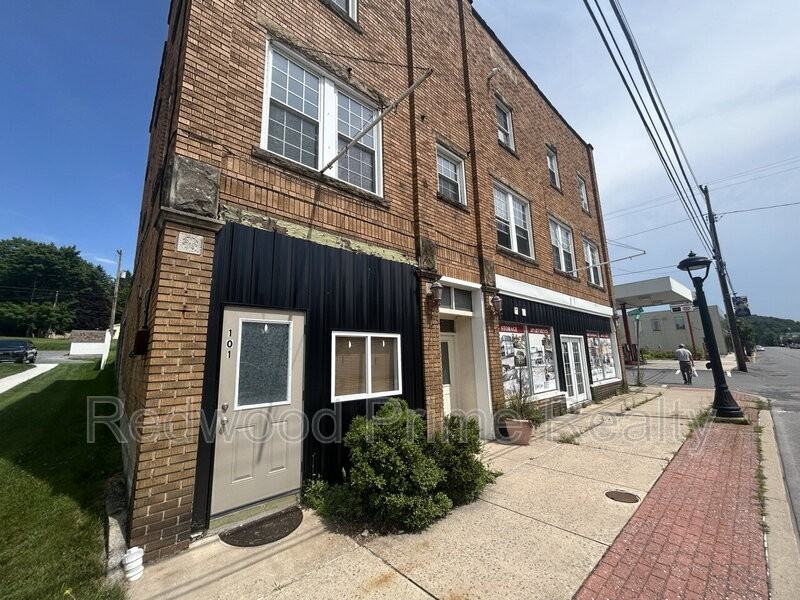 908 Main St - Photo 2 of 10